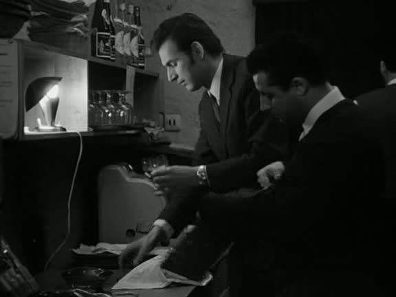 Пропавшие банкноты / Na kolejích ceká vrah  (1971) DVDRip